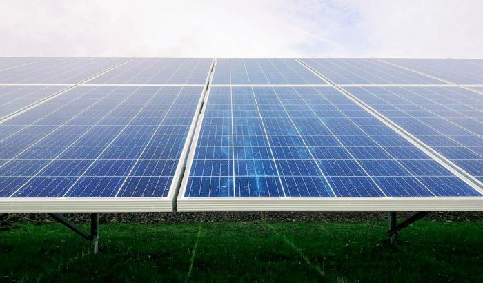 découvrez le coût d'installation d'un système photovoltaïque de 20m2. cet article vous guide à travers les facteurs influençant le prix, les économies d'énergie potentielles et les aides disponibles pour rentabiliser votre investissement.