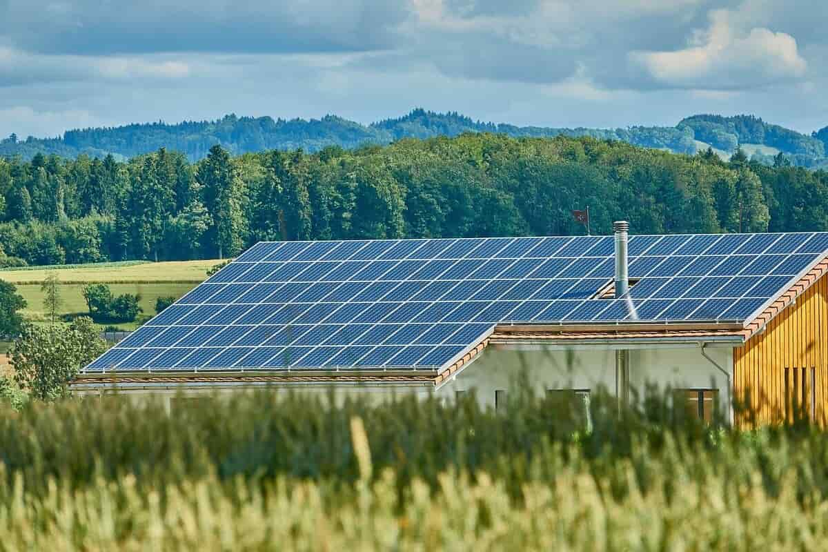 découvrez le coût des panneaux photovoltaïques adaptés aux exploitations agricoles. informez-vous sur les avantages financiers, les aides disponibles et les retours sur investissement pour une transition énergétique durable dans le secteur agricole.
