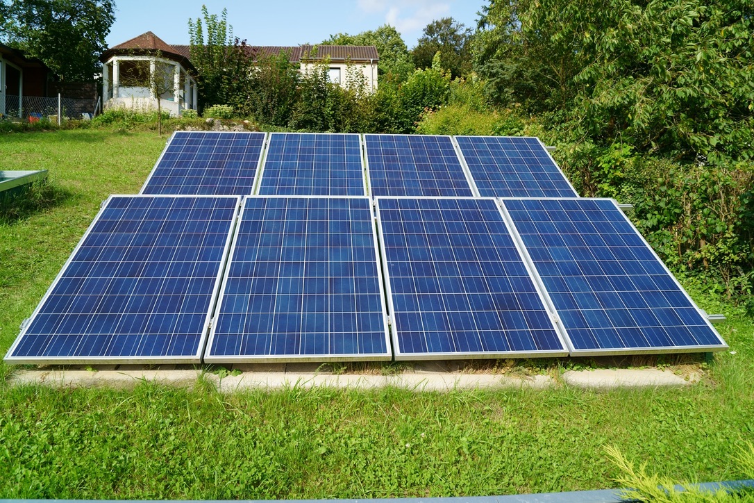 découvrez les coûts des panneaux photovoltaïques pour votre jardin. optimisez votre espace extérieur tout en réalisant des économies d'énergie grâce à des solutions solaires adaptées à votre budget.