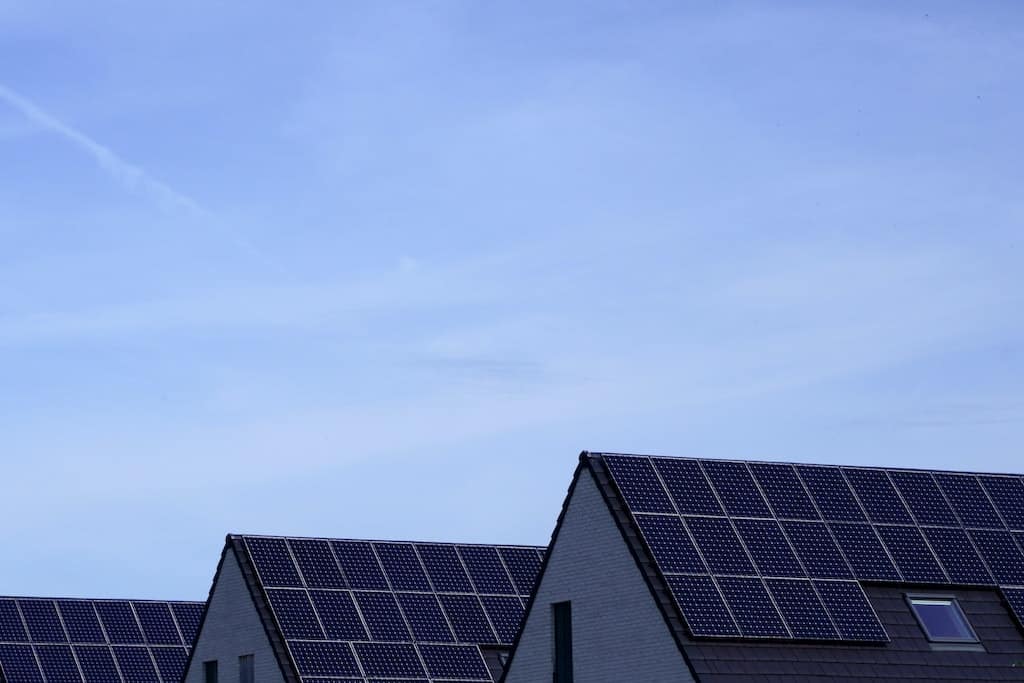 economies-autoconsommation-solaire-1 Découvrez comment votre entreprise peut économiser des milliers d'euros grâce à l'autoconsommation solaire !