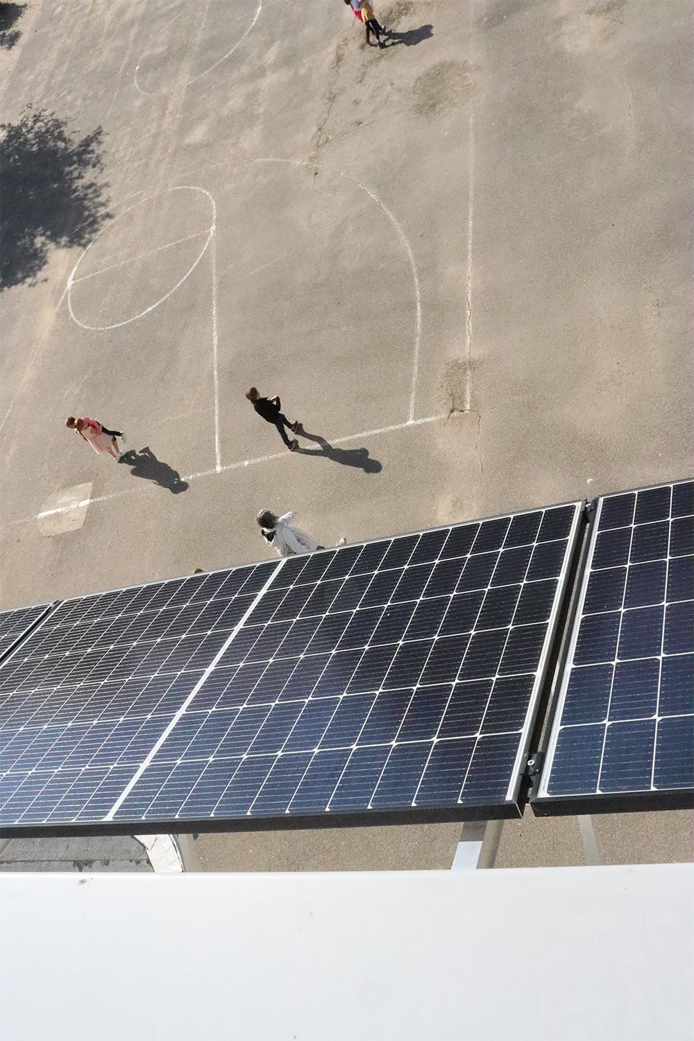 découvrez comment l'installation de panneaux photovoltaïques dans les gymnases peut réduire les coûts énergétiques tout en promouvant une empreinte carbone réduite. optez pour une solution durable et économique pour vos installations sportives.