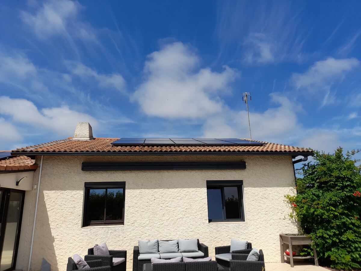 découvrez comment installer un système photovoltaïque pour votre maison et profiter d'une énergie renouvelable, économique et durable. transformez votre habitation en un espace écologique et réduisez vos factures d'électricité grâce à notre guide complet sur l'installation de panneaux solaires.