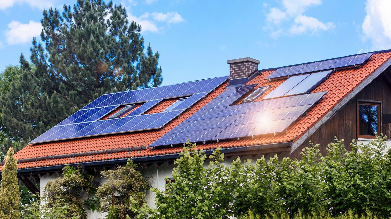 explosion-panneaux-solaires-2025-2 Voici pourquoi la production de panneaux solaires annuelle va exploser en 2025 !