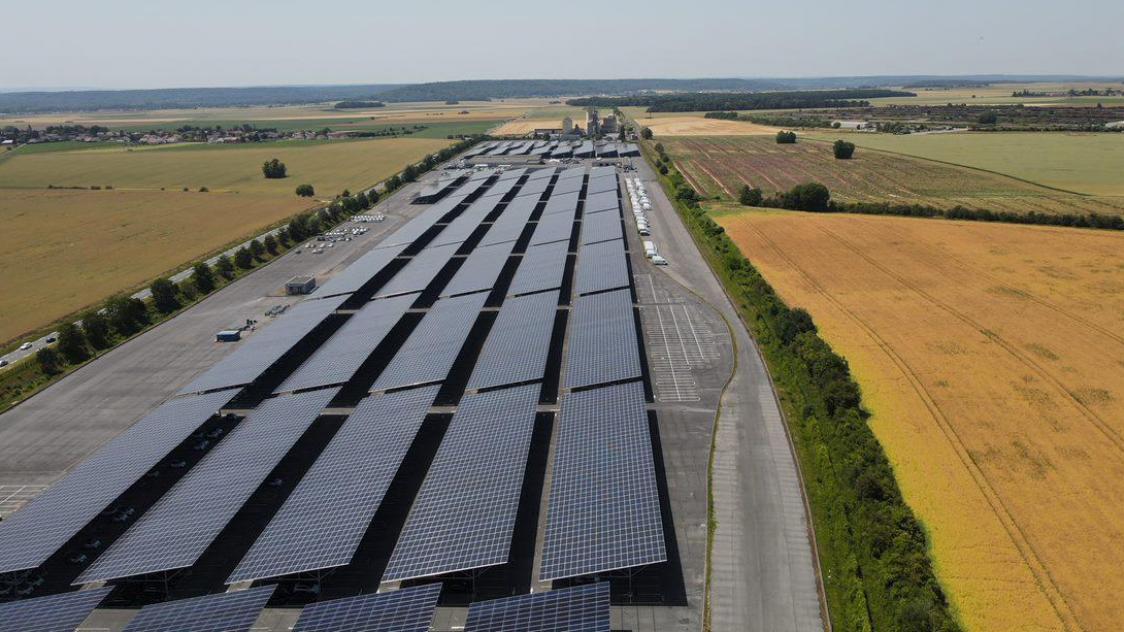 découvrez les solutions de financement photovoltaïque qui vous permettent de réaliser des économies d'énergie tout en préservant l'environnement. profitez d'aides financières, de prêts adaptés et d'options de leasing pour investir dans une énergie renouvelable durable et rentable.