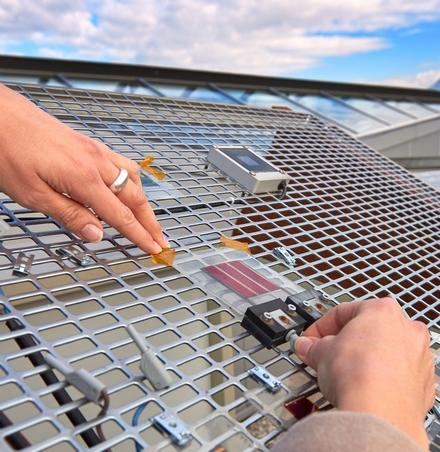 découvrez comment les cellules photovoltaïques convertissent la lumière du soleil en énergie électrique, contribuant ainsi à une transition énergétique durable et respectueuse de l'environnement.