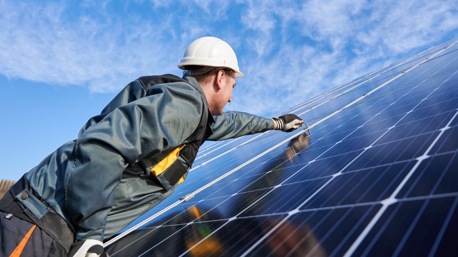 découvrez tout ce qu'il faut savoir sur le photovoltaïque, une solution énergétique durable et économique. explorez les avantages, les technologies et les installations pour optimiser votre consommation d'énergie.