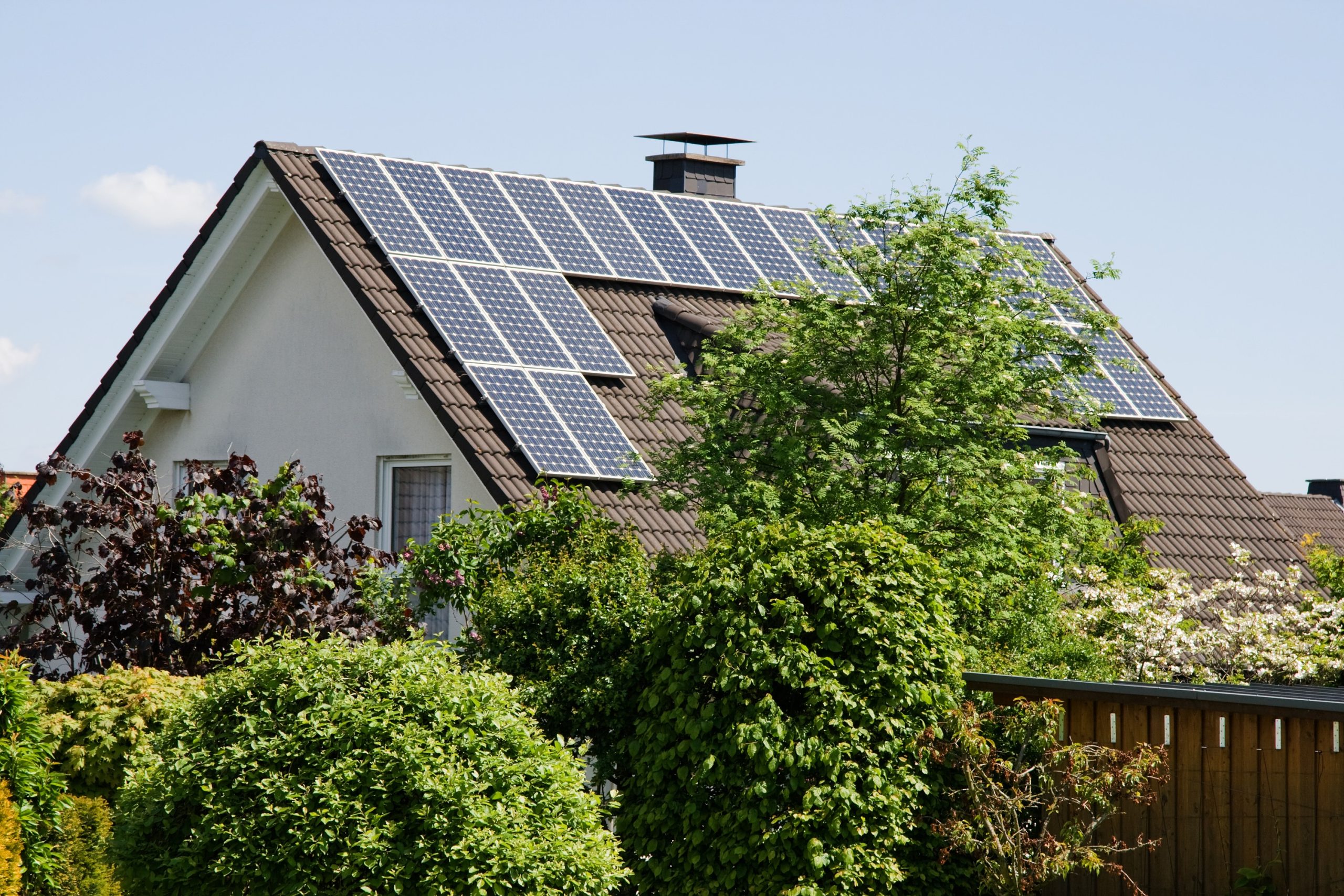 guide-de-mise-en-service-photovoltaique-1-scaled La procédure de mise en service d'une installation photovoltaïque : guide pratique pour les entreprises