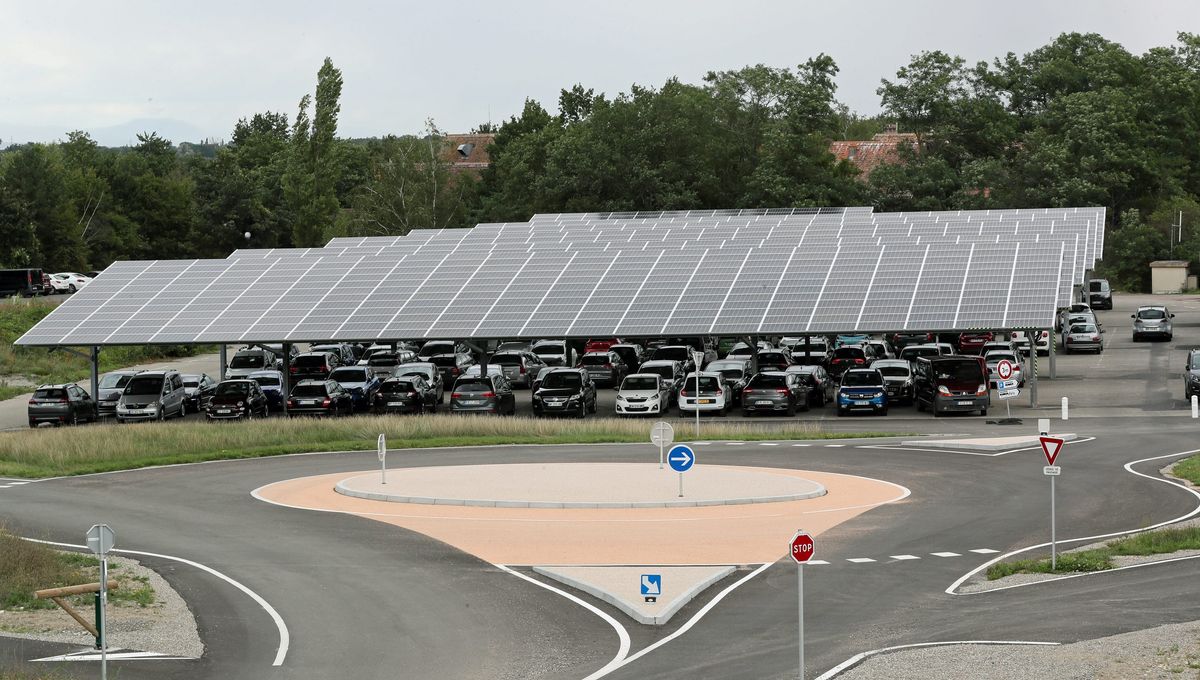 installation-panneau-photovoltaique-parking-2 panneau photovoltaique entreprise installation sans capex parking