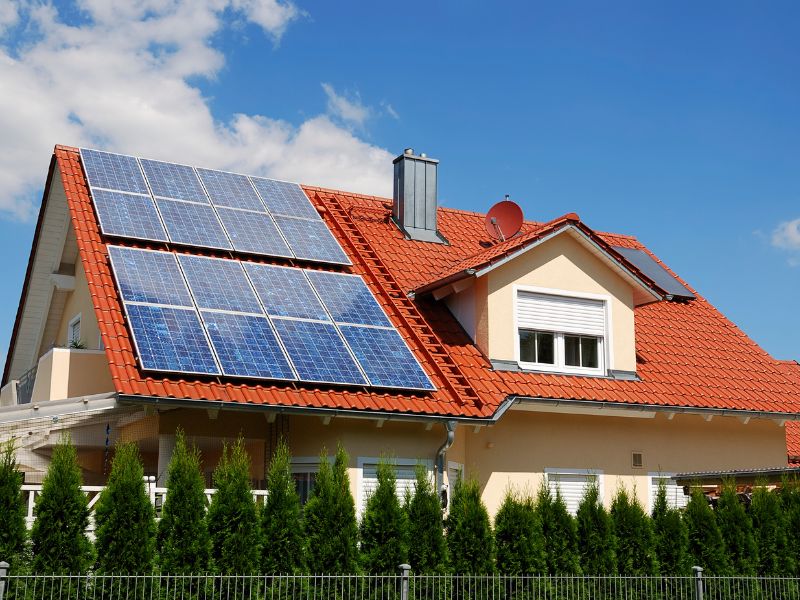 découvrez comment les panneaux photovoltaïques peuvent transformer votre maison en une source d'énergie renouvelable. profitez des économies sur vos factures d'électricité tout en contribuant à la protection de l'environnement.