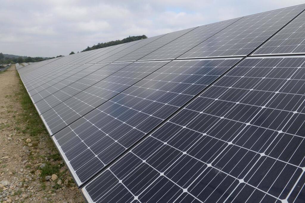 découvrez nos solutions de panneaux photovoltaïques en vendée pour une énergie verte et économique. profitez des avantages de la production solaire et réduisez votre facture d'électricité tout en préservant l'environnement. transformez votre maison en acteur de la transition énergétique dès aujourd'hui !