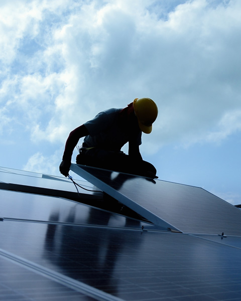 installation-panneaux-photovoltaiques-cantal-1 Aide pour l'installation de panneaux photovoltaïques dans le Cantal : guide pratique