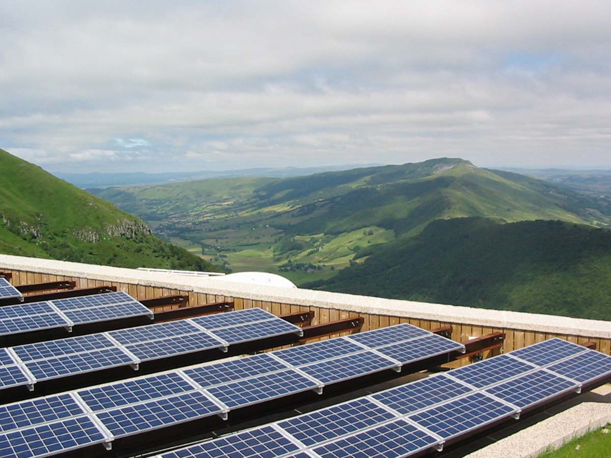 installation-panneaux-photovoltaiques-cantal Aide pour l'installation de panneaux photovoltaïques dans le Cantal : guide pratique