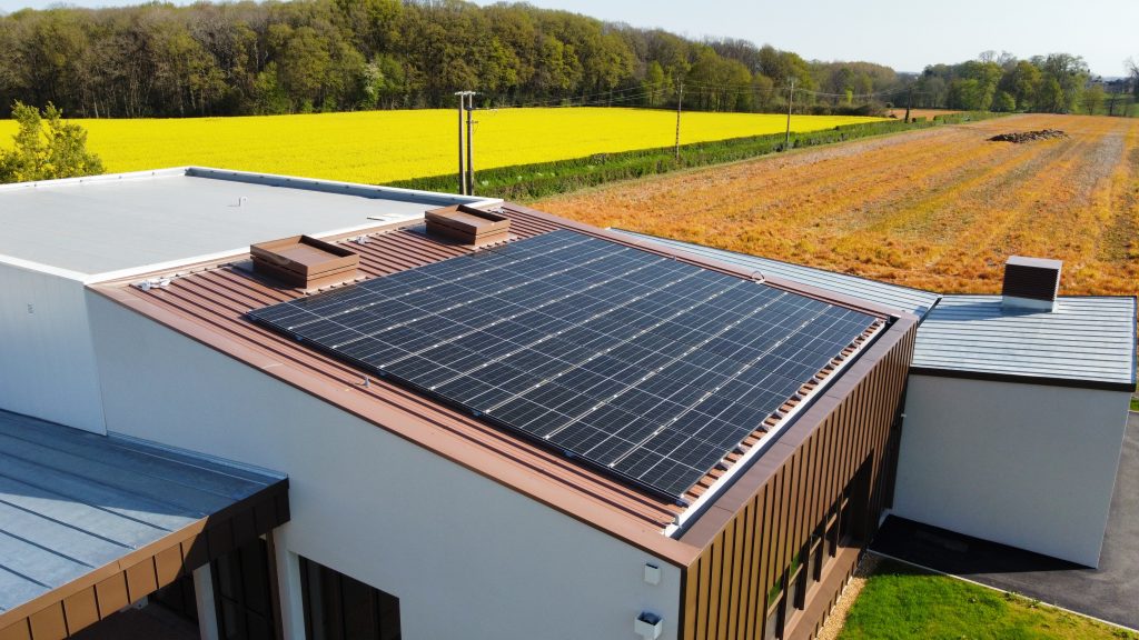 installation-panneaux-photovoltaiques-entreprise-1 Conditions à connaître pour l'installation de panneaux photovoltaïques en entreprise