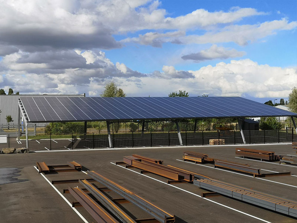 optimisez votre consommation énergétique avec l'installation de panneaux photovoltaïques pour entreprises. découvrez les avantages écologiques et économiques d'une transition vers l'énergie solaire. profitez d'une expertise clé en main pour maximiser vos rendements tout en réduisant votre empreinte carbone.