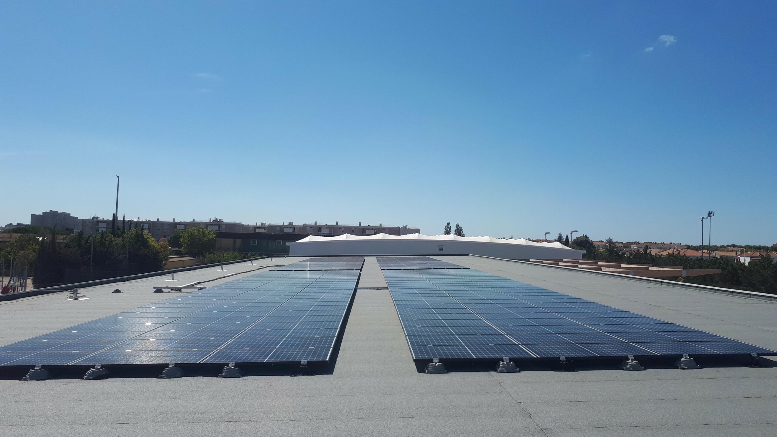 installation-panneaux-photovoltaiques-publics-2 Aide à l'installation de panneaux photovoltaïques dans les bâtiments publics