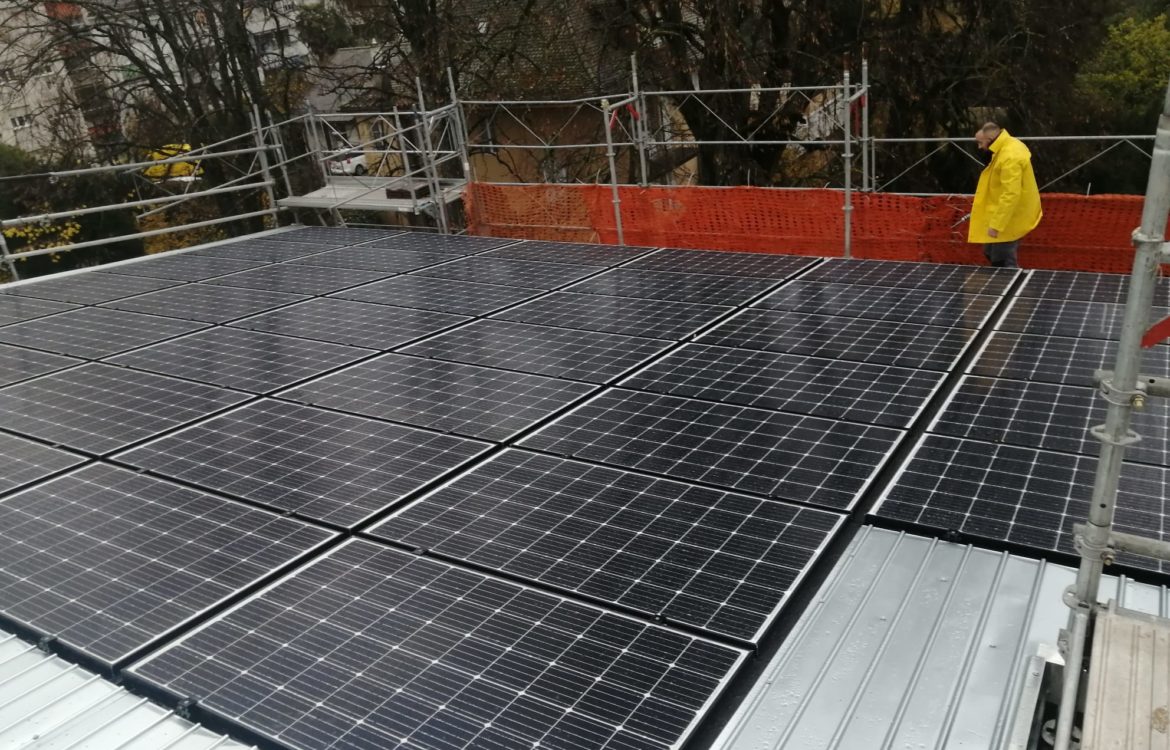 installation-panneaux-photovoltaiques-vaud-1 Guide complet pour l'installation de panneaux photovoltaïques dans le Vaud