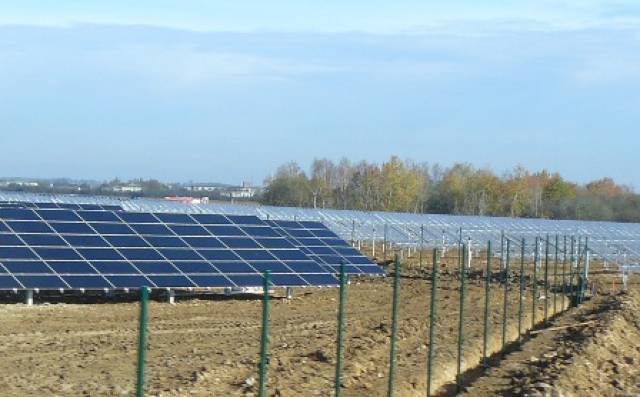découvrez comment l'installation photovoltaïque, adoptée en 2011, a révolutionné la production d'énergie renouvelable en france. informez-vous sur ses avantages, son fonctionnement et son impact environnemental.