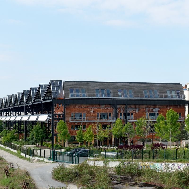 découvrez le projet photovoltaïque de la halle pajol, une initiative innovante et durable qui valorise les énergies renouvelables au cœur de paris. explorez ses avantages écologiques et économiques.