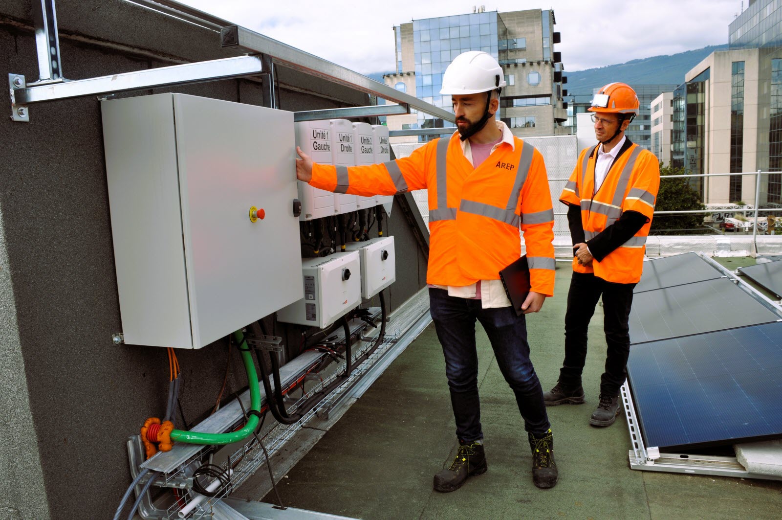 découvrez notre équipe spécialisée en photovoltaïque, dédiée à l'installation et à l'entretien de solutions solaires innovantes. grâce à notre expertise, nous vous accompagnons pour maximiser votre production d'énergie renouvelable et réduire votre empreinte carbone.