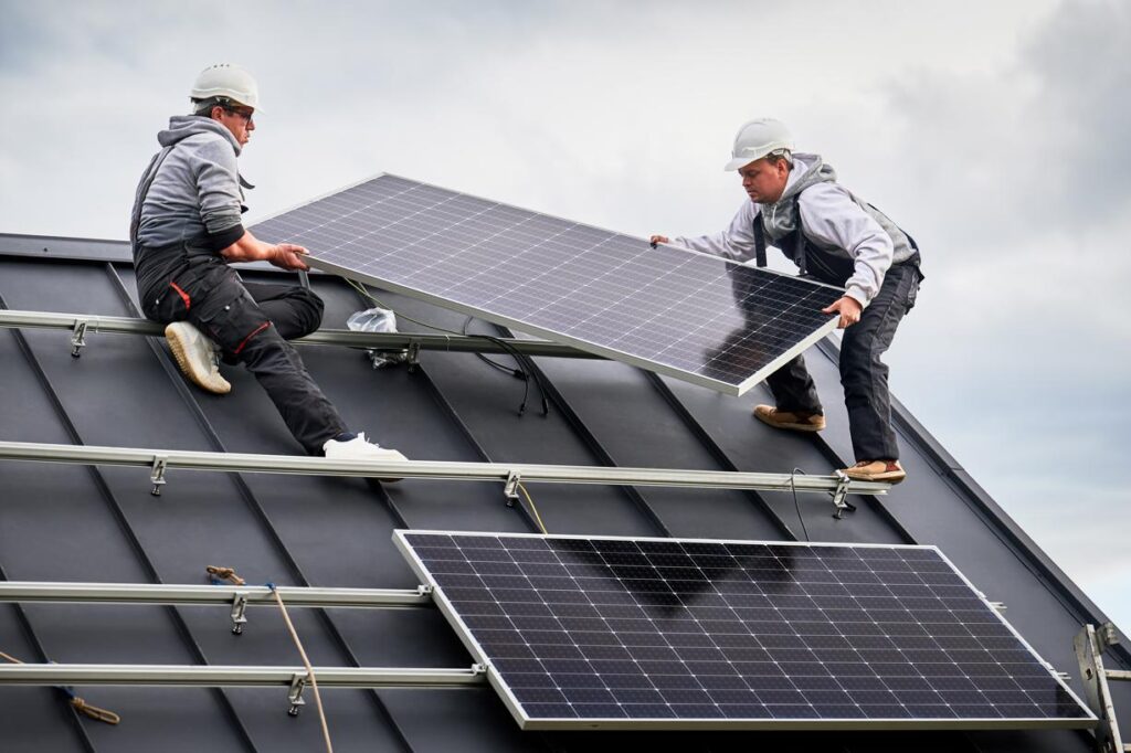 installation-photovoltaique-guide-de-rentabilite-2 Prix d'installation photovoltaïque 100% achat : Guide complet pour rentabiliser votre investissement