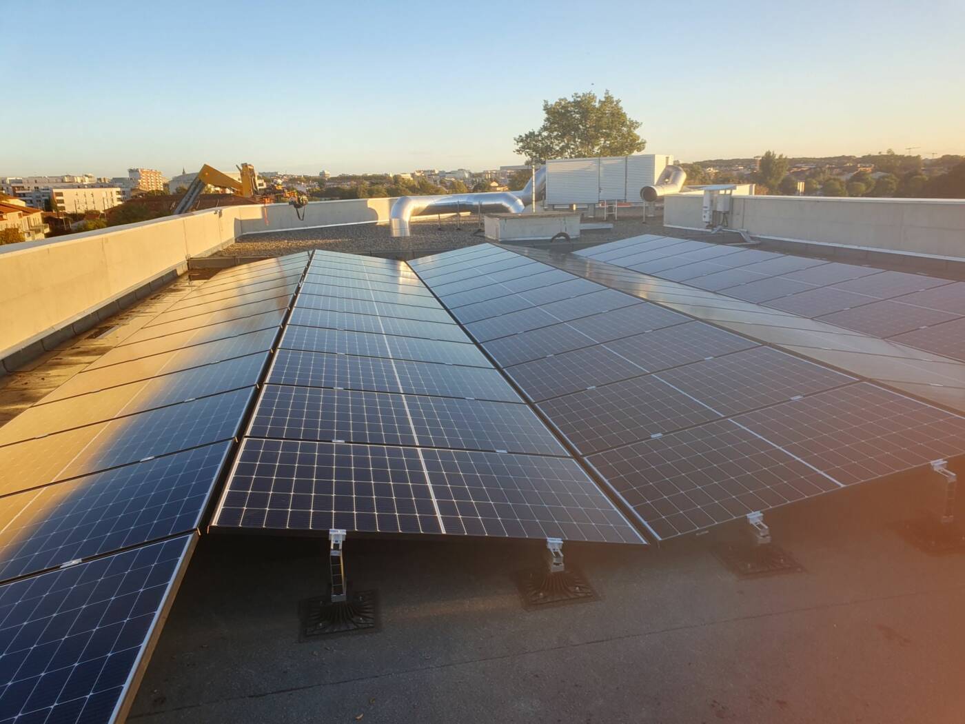 découvrez les meilleures entreprises de solutions photovoltaïques à toulouse. profitez d'installations fiables et écologiques pour optimiser votre consommation d'énergie. informez-vous sur les services, les aides financières et les avantages des panneaux solaires dans la région toulousaine.