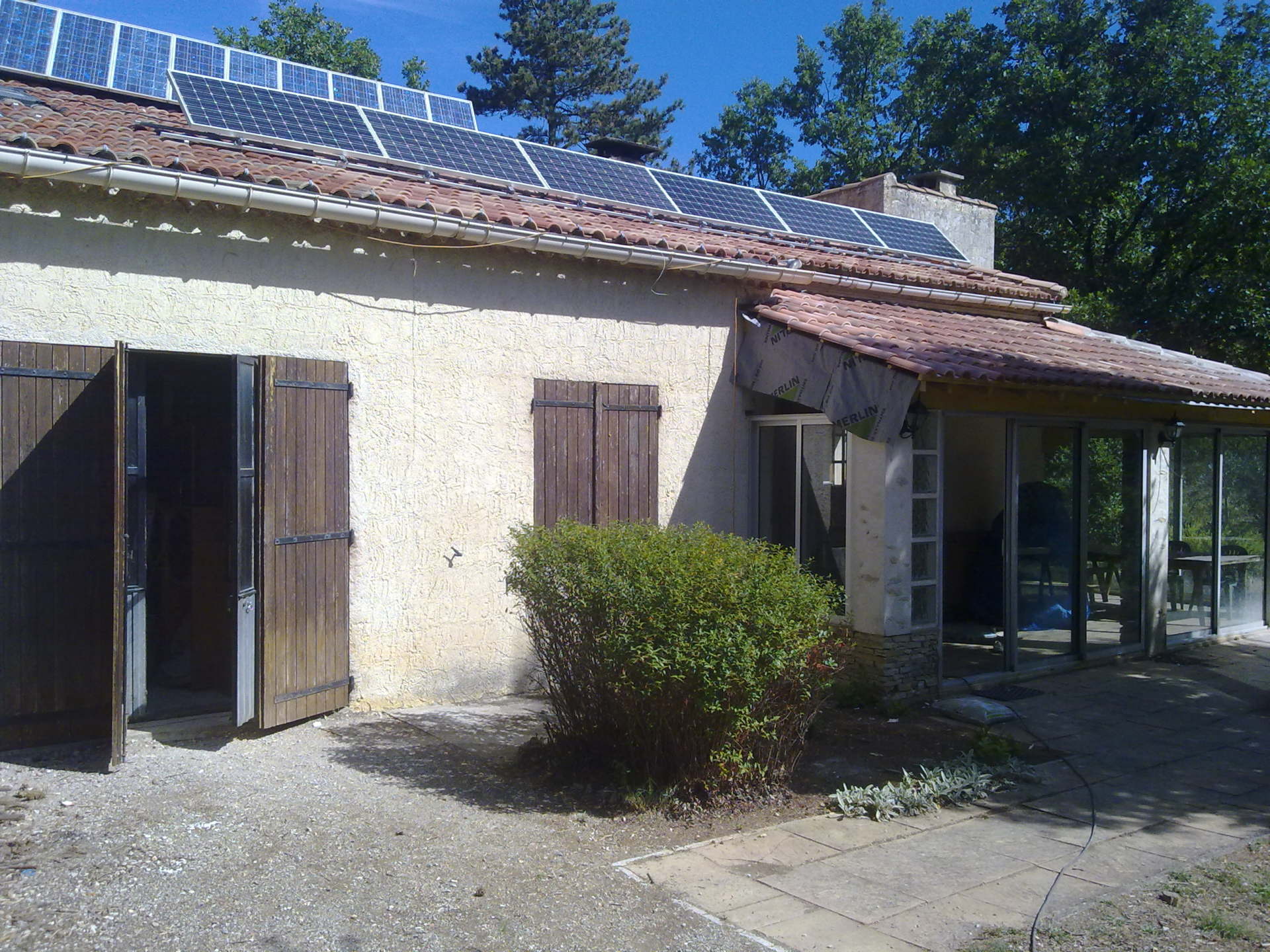 découvrez nos solutions d'installation photovoltaïque à saint-cyr, alliant performance et écologie. profitez de l'énergie solaire pour réduire vos factures et contribuer à un avenir durable.