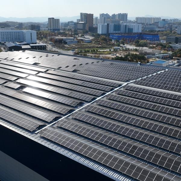 découvrez les avantages du photovoltaïque industriel, une solution énergétique durable et rentable pour les entreprises. augmentez votre efficacité énergétique et réduisez vos coûts tout en contribuant à la protection de l'environnement avec des panneaux solaires adaptés à vos besoins. optez pour une énergie propre et innovante dès aujourd'hui.