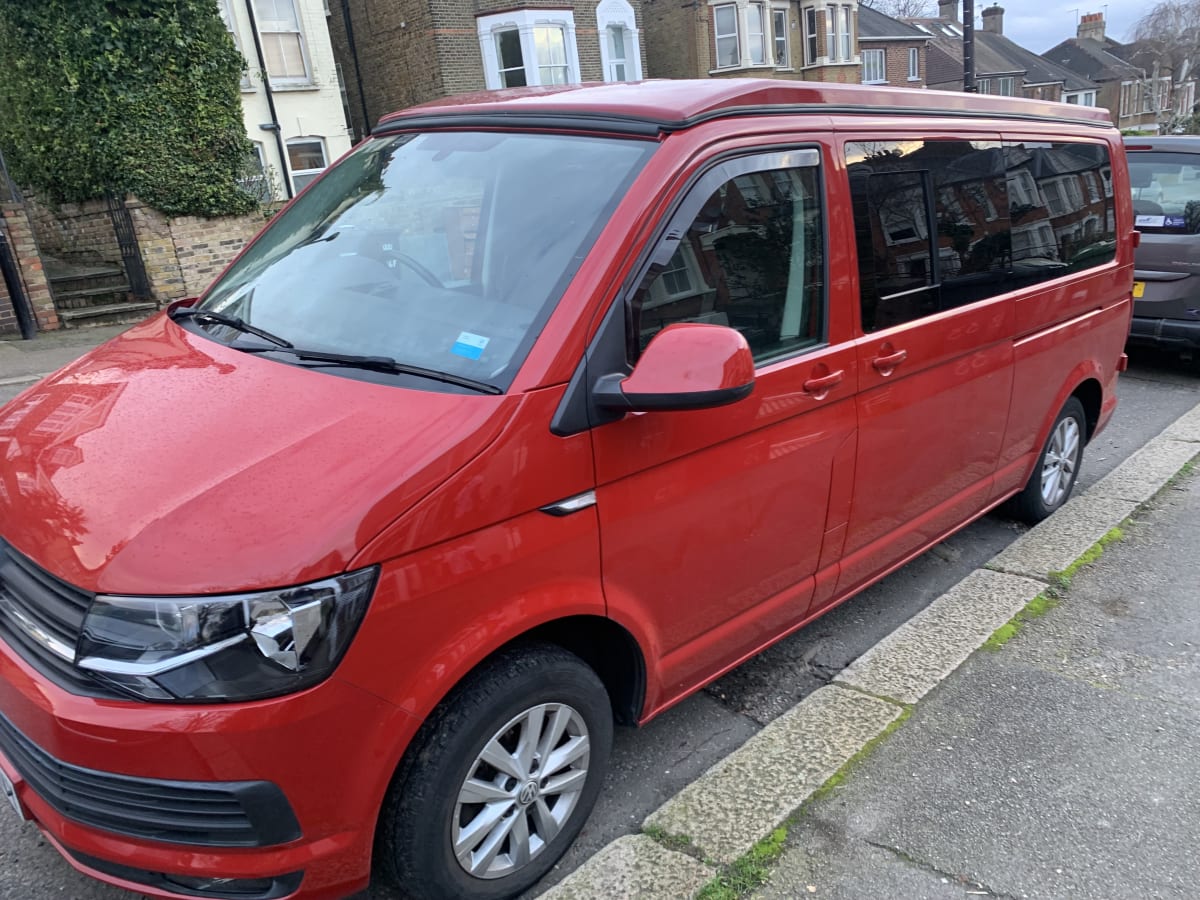 découvrez notre service d'installation de panneaux photovoltaïques pour votre volkswagen t6. profitez d'une solution durable et économique pour alimenter vos équipements à bord tout en contribuant à la préservation de l'environnement.