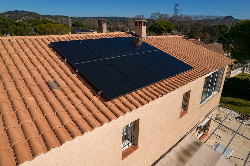 installation-solaire-triphasee-1 Découvrez pourquoi l'installation solaire triphasée pourrait réduire votre facture d'électricité de 70% dès aujourd'hui !
