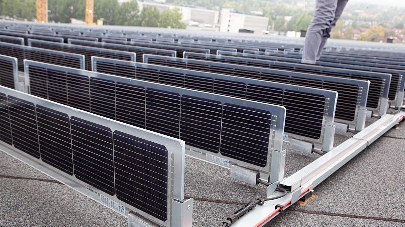 installations-solaires-verticales Découvrez comment les installations solaires verticales vont révolutionner votre facture d'électricité !