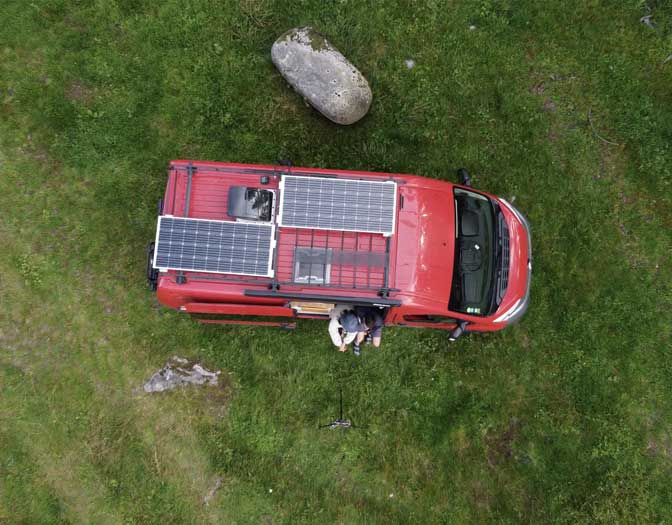 installer-panneaux-solaires-van-1 Découvrez comment installer des panneaux solaires dans votre van et transformer votre voyage en véritable aventure !