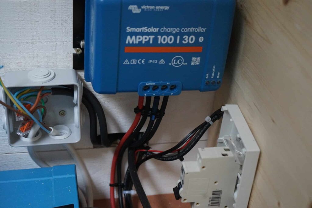 installer-panneaux-solaires-van-2 Découvrez comment installer des panneaux solaires dans votre van et transformer votre voyage en véritable aventure !
