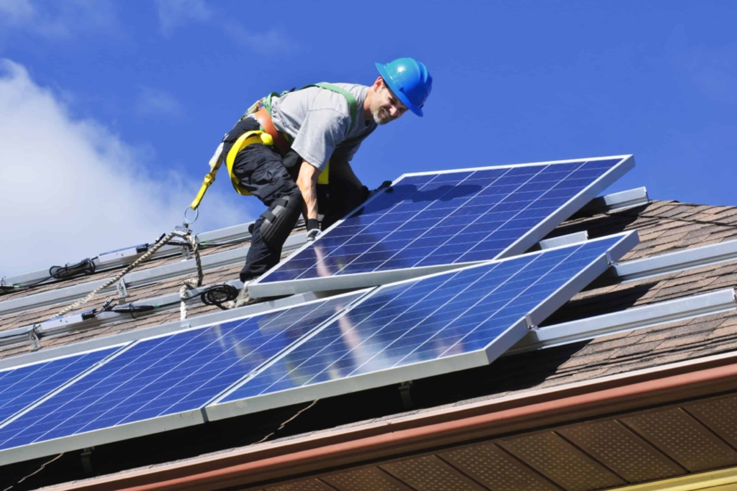 installer-photovoltaique-soi-meme-3-scaled dans quelle conditions montez sois même son installation photovoltaique