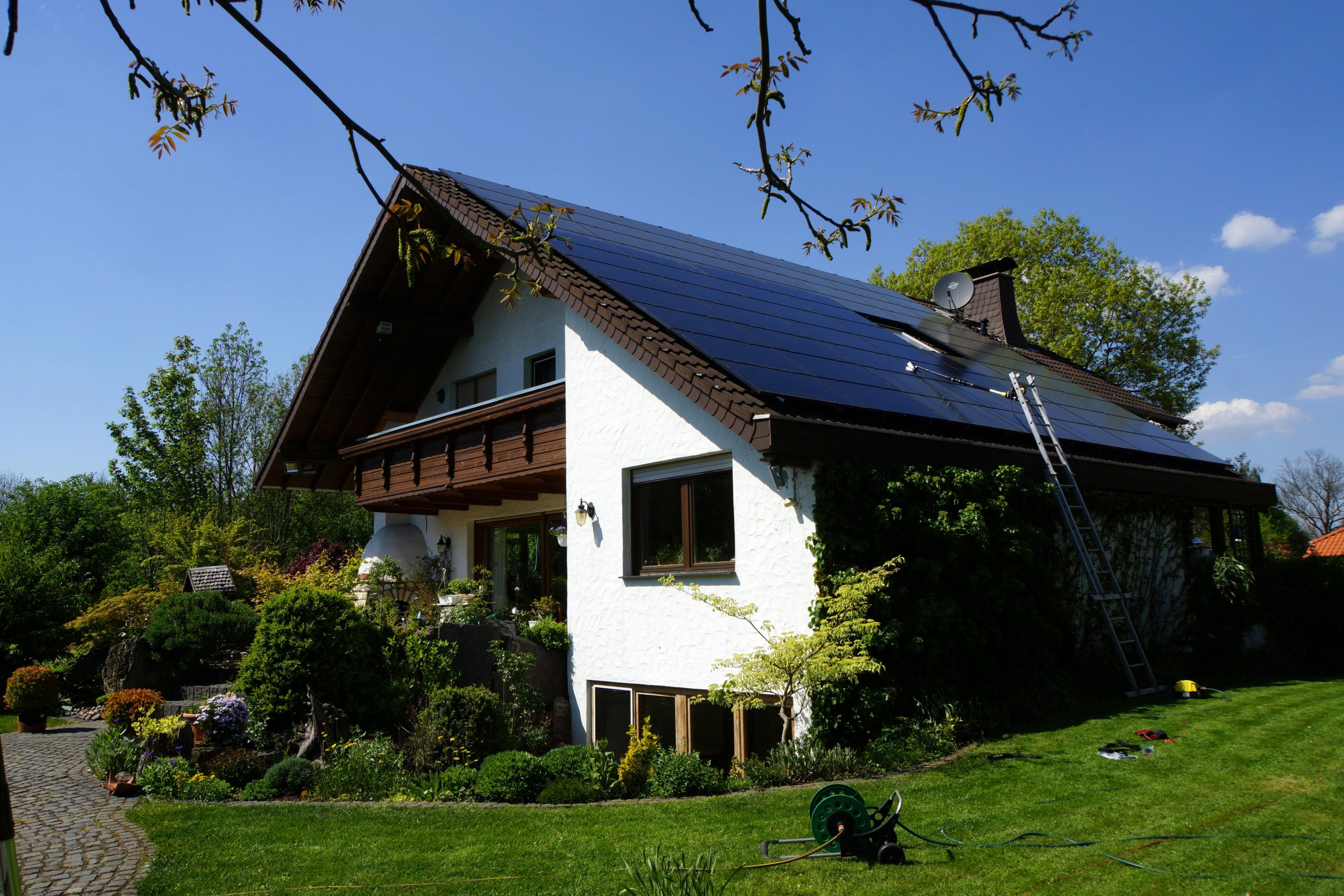 interdiction-panneaux-photovoltaiques-3-scaled Où est-il interdit d'installer un panneau photovoltaïque ?