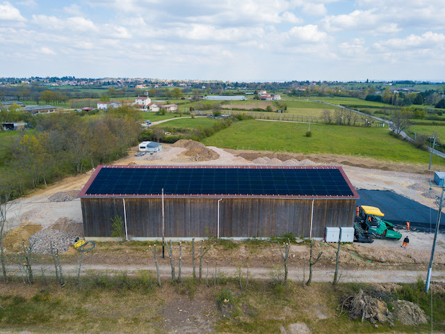 investir-dans-un-hangar-photovoltaique-1 Découvrez pourquoi investir dans un hangar photovoltaïque pourrait changer votre vie financière