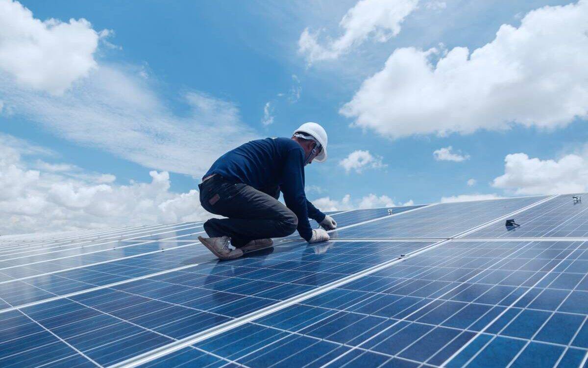 découvrez les différents types d'installations photovoltaïques adaptées à vos besoins énergétiques. que vous envisagiez une installation résidentielle, commerciale ou au sol, apprenez tout sur les options disponibles, leurs avantages et comment choisir la solution idéale pour optimiser votre production d'énergie solaire.