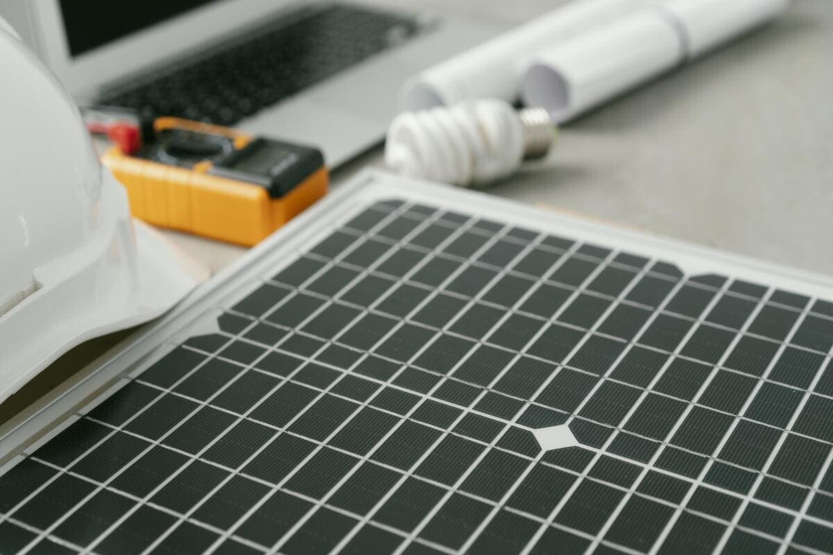 découvrez les enjeux et les perspectives des limites photovoltaïques, une thématique essentielle pour l'avenir de l'énergie renouvelable. explorez les défis techniques, réglementaires et environnementaux liés à l'optimisation des installations solaires.