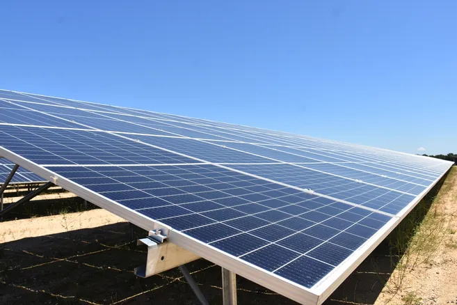 découvrez notre projet solaire innovant, dédié à la transition énergétique et à la durabilité. rejoignez-nous dans notre mission pour un avenir plus vert grâce à des solutions solaires efficaces et accessibles.