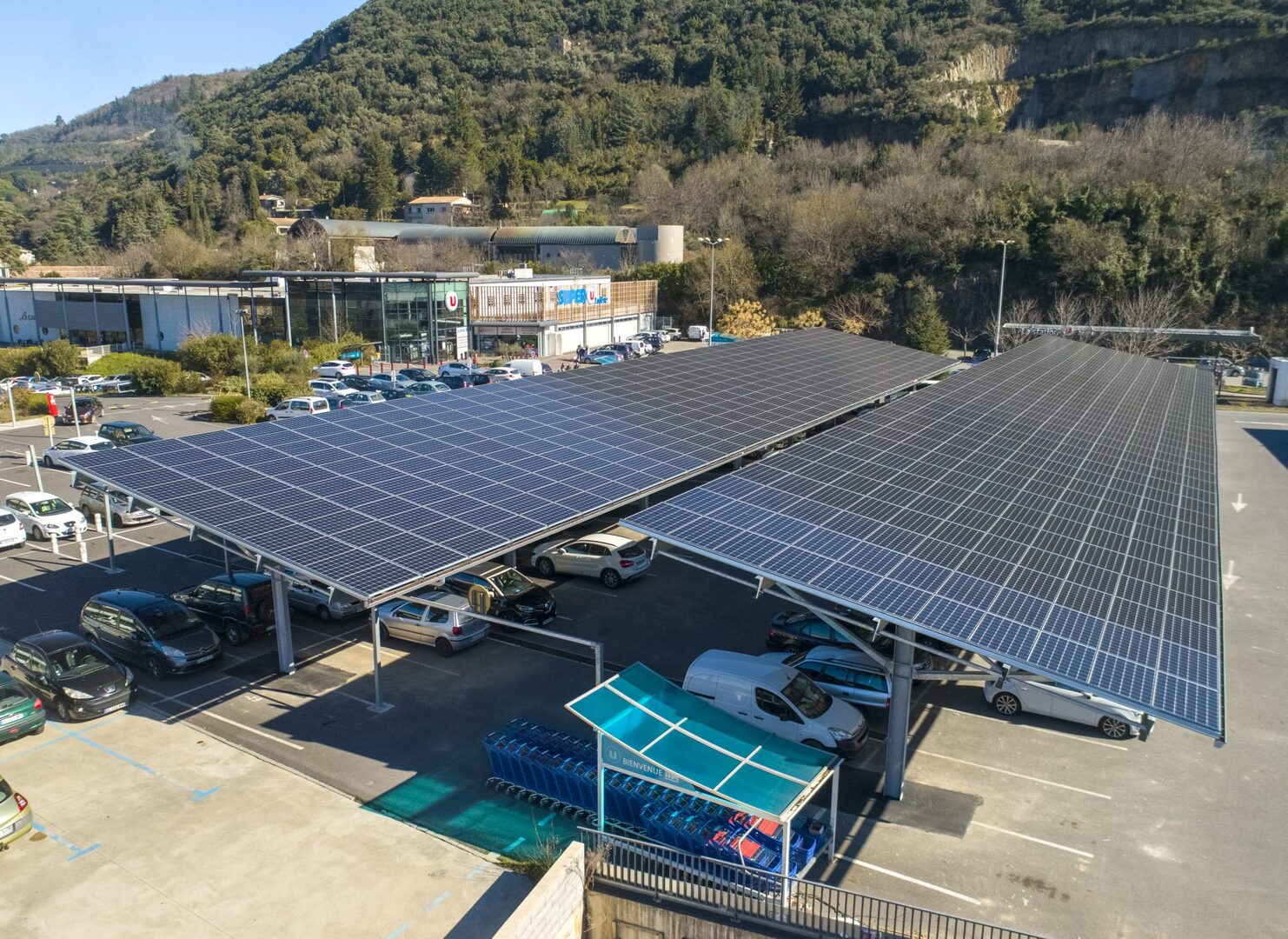 découvrez tout ce qu'il faut savoir sur le coût d'une ombrière photovoltaïque. analyse des investissements, des économies d'énergie et des avantages écologiques liés à cette solution innovante qui transforme les espaces extérieurs en sources d'énergie renouvelable.