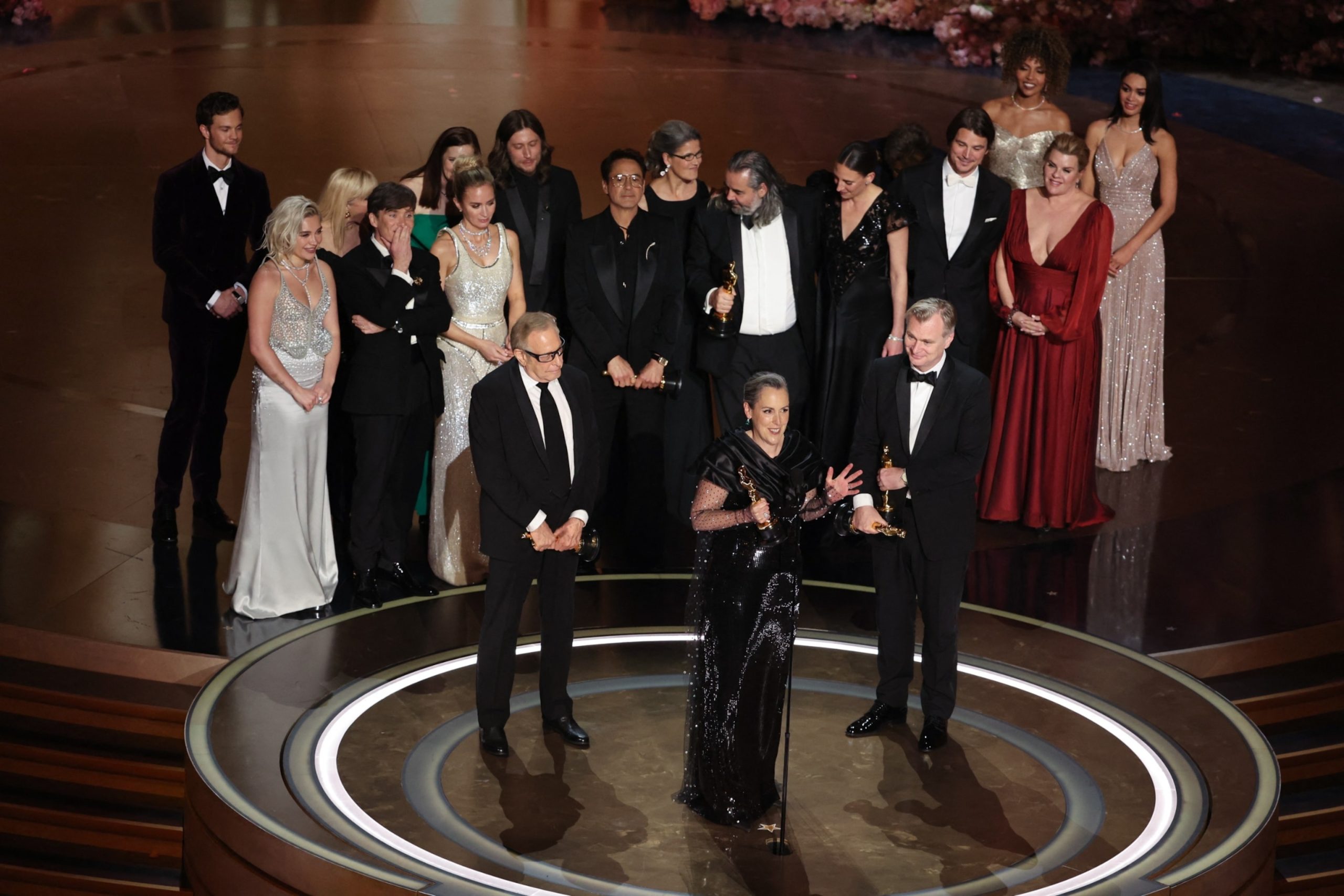 découvrez tout sur les oscars : l'événement cinématographique le plus prestigieux au monde, les nominations, les gagnants et les moments mémorables qui marquent chaque année cette célébration du talent et de la créativité au cinéma.