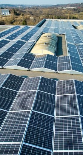 découvrez nos solutions d'installation de panneaux photovoltaïques pour usines, optimisant ainsi votre consommation énergétique et réduisant votre empreinte carbone. bénéficiez d'une expertise adaptée à vos besoins industriels.