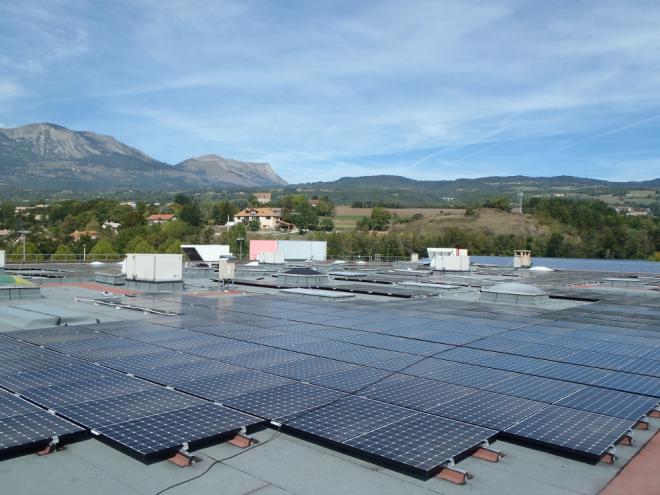 panneau-photovoltaique-toit-1 panneau photovoltaique installation toit