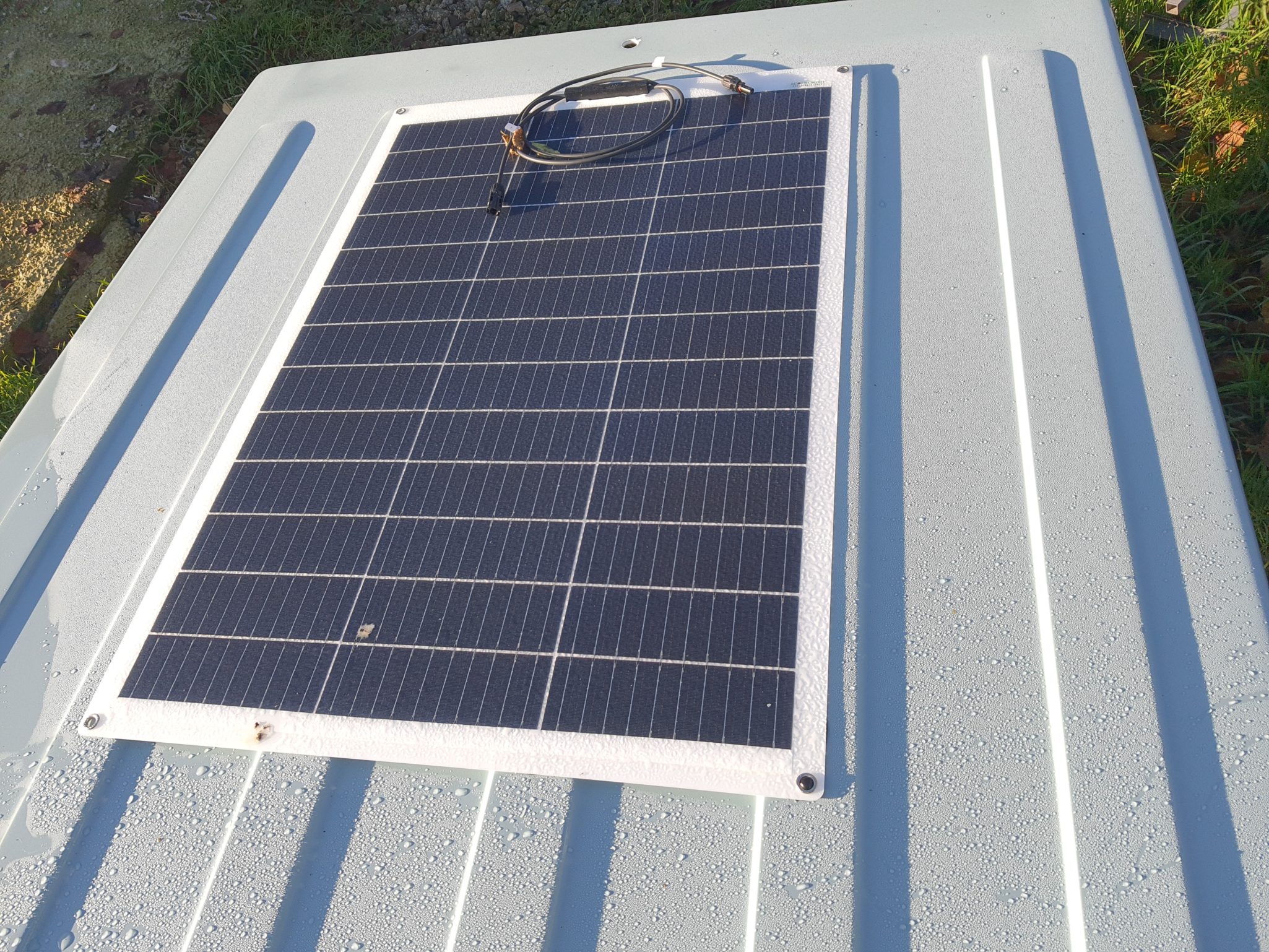 panneau-solaire-fourgon-1 installation panneau photovoltaique fourgon