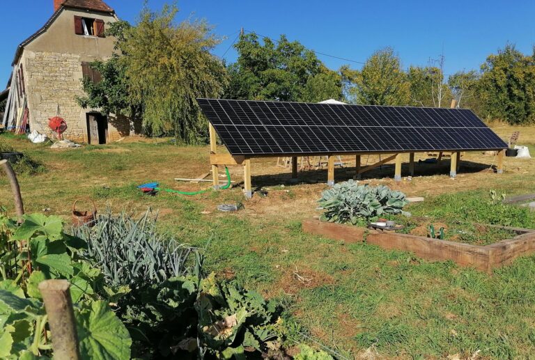panneau-solaire-jardin-1 Découvrez pourquoi installer un panneau solaire dans votre jardin va changer votre vie !