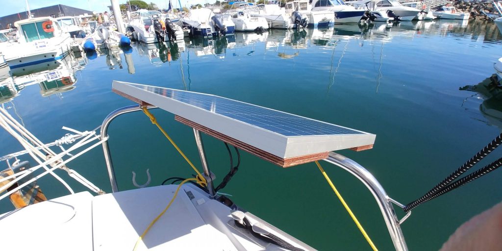 panneau-solaire-voilier-2 installation d'un panneau solaire photovoltaique sur un voilier