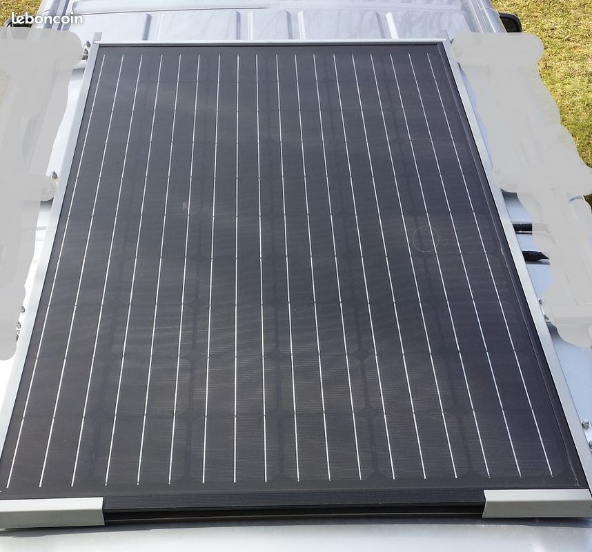 panneaux-photovoltaiques-full-black-1 Découvrez pourquoi les panneaux photovoltaïques full black vont révolutionner votre consommation d'énergie !