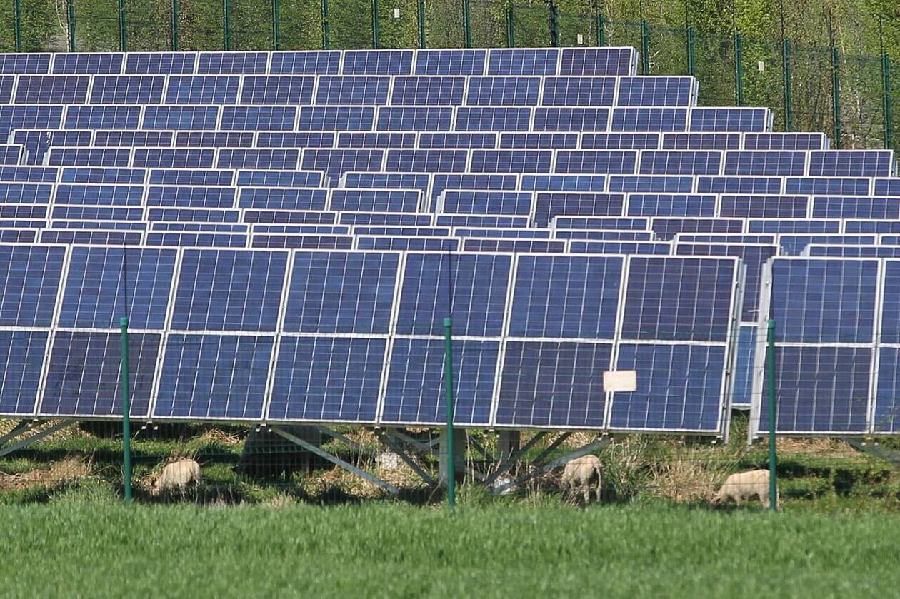 panneaux-photovoltaiques-loire-atlantique Découvrez pourquoi tous les propriétaires en Loire-Atlantique installent des panneaux photovoltaïques !