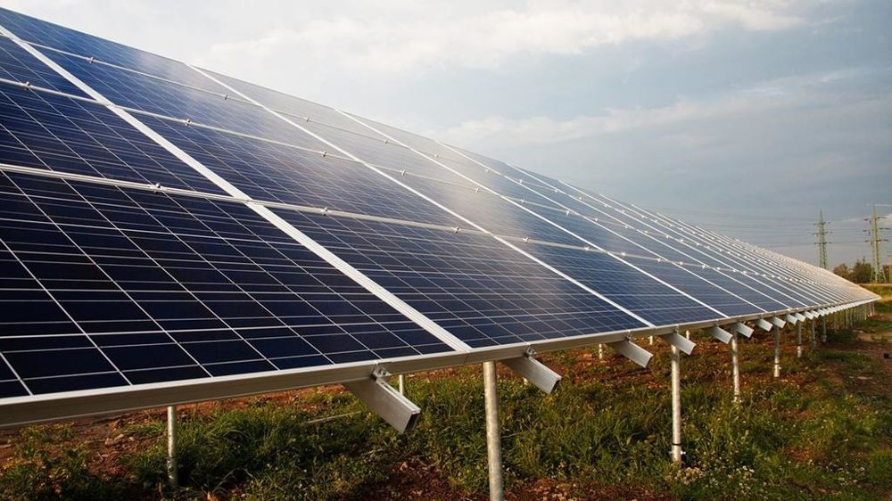 panneaux-photovoltaiques-riches Découvrez pourquoi installer des panneaux photovoltaïques au sol pourrait vous rendre riche !