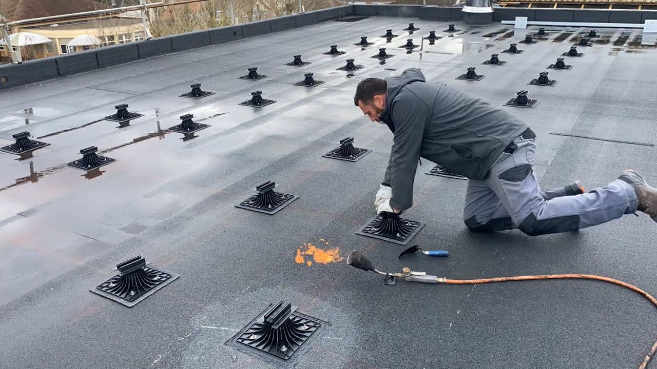 panneaux-photovoltaiques-toit-plat-4 Installer des panneaux photovoltaïques sur un toit plat : tout ce qu'il faut savoir
