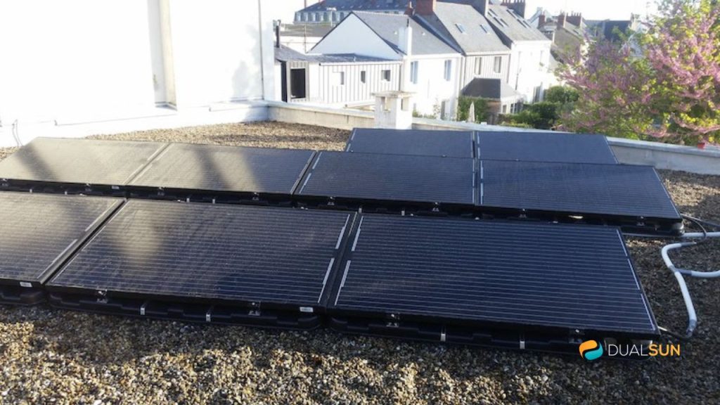 panneaux-photovoltaiques-toit-plat Installer des panneaux photovoltaïques sur un toit plat : tout ce qu'il faut savoir